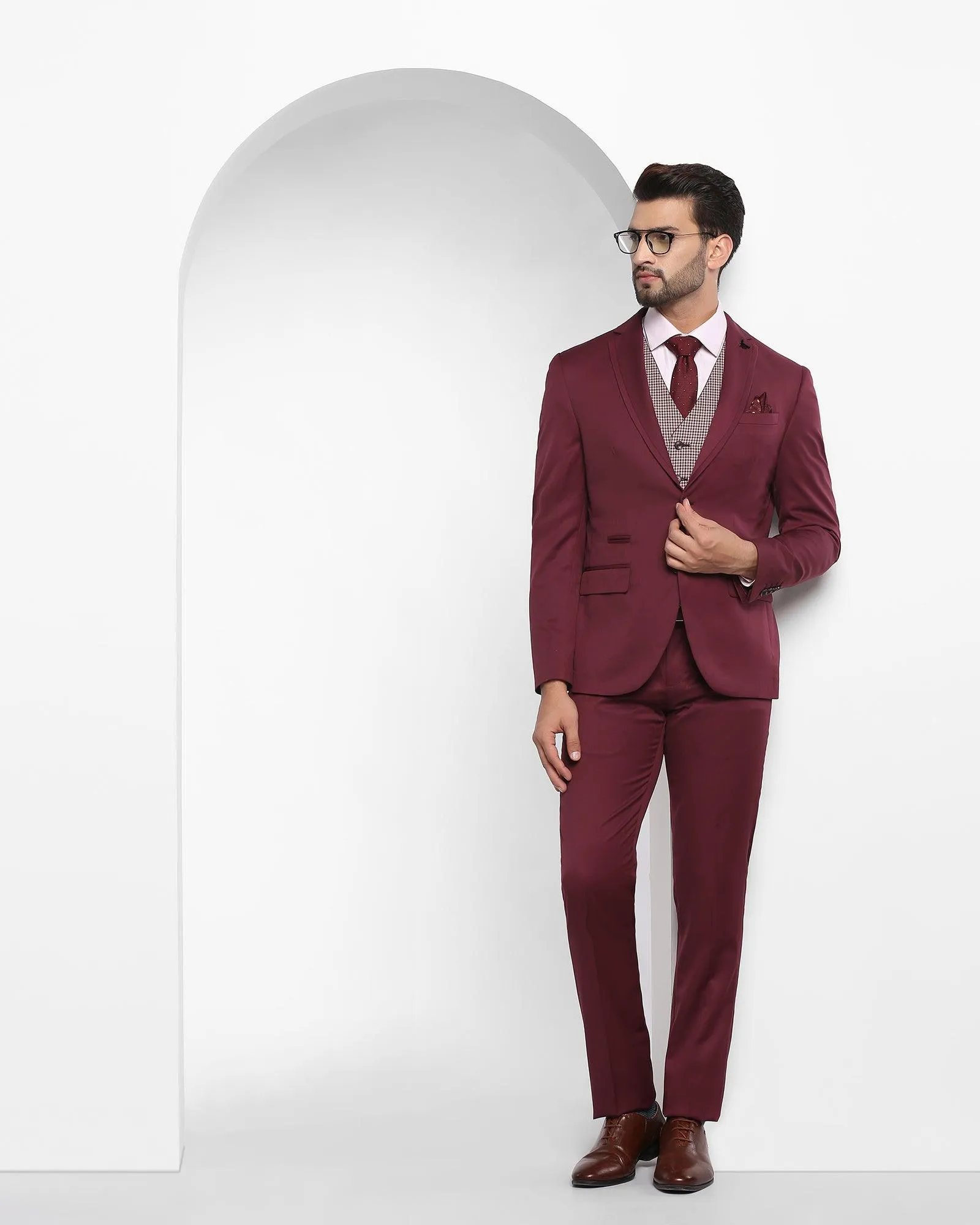 Multitude 6X Maroon Solid Formal Suit - Throne